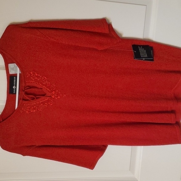 Sag Harbr red SS embroidered top NWT size large - Picture 1 of 13